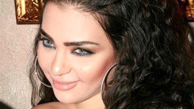 «قمر».. «حافية على كوبرى الخشب» فى مارس