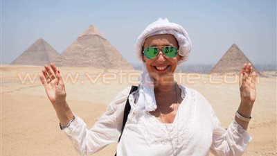 بالصور.. وفد المدونين الإيطاليين يغادر مطار القاهرة