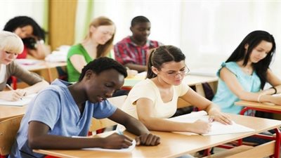 استخدام الطلبة الورقة والقلم في المحاضرة أفضل من «اللاب توب»