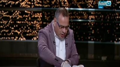 بالفيديو.. القرموطي يظهر بسمكة على الهواء