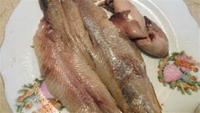 بالفيديو.. تعلمي طريقة تنظيف الرنجة