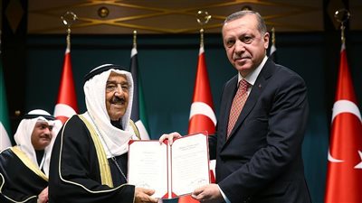 أردوغان يُقلد أمير الكويت «وسام الدولة التركية»