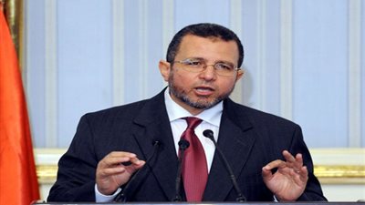 أنباء عن إقالة حكومة قنديل لتهدئة الشارع