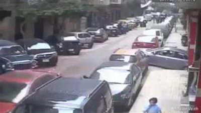 بالفيديو.. لحظة سرقة سيارة في الإسكندرية