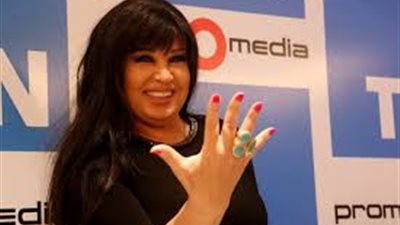 ضبط وإحضار مخرج حرض عاطلا على تهديد فيفي عبده بالقتل