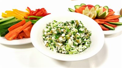 سلطة الجبن القريش الصحية من مطبخ منال الكومي