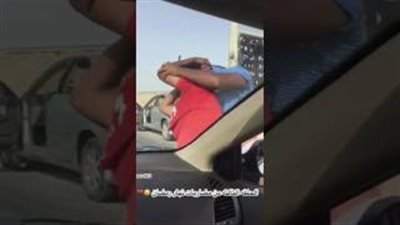 بالفيديو.. مشاجرة بالأيدي بين وافدين في نهار رمضان بالسعودية
