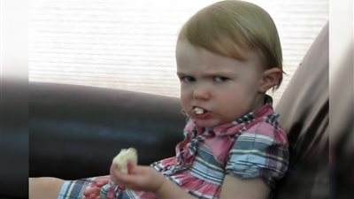 بالفيديو.. أطرف وجوه الأطفال عند الغضب