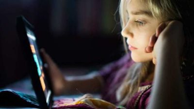 وسائل التواصل تؤثر بشكل سلبي على الفتيات المراهقات أكثر من الأولاد