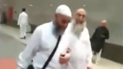 فيديو جديد يرصد لحظة الاعتداء على برهامي ومخيون في الحرم المكي