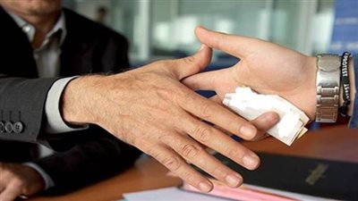 ضبط موظف بالمرور أثناء تقاضيه 20 جنيها رشوة في بني سويف