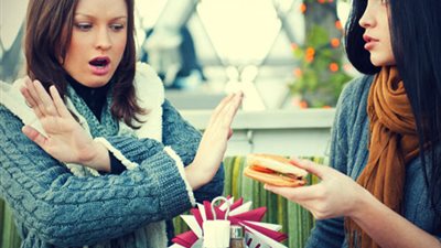 اضطرابات الطعام تزيد مخاطر السرقة والسلوك الإجرامي بين النساء