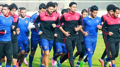 بدلاء الأهلي يخوضون مرانهم في التتشَ والأساسيون راحة