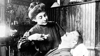 بالصور.. طرق مرعبة لخلع الأسنان في العصر الفيكتوري