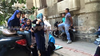 بالفيديو والصور.. طلاب الإعدادية يجددون وقفتهم أمام «الوزراء»