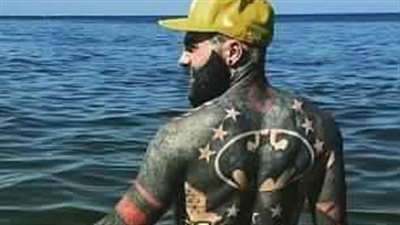 شاب يغطى 90% من جسده بالوشم (صور)