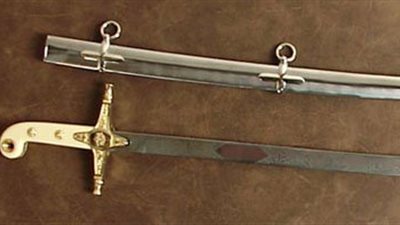 العثور على سيف بنصل حاد يعود للعصر البرونزي في الدنمارك