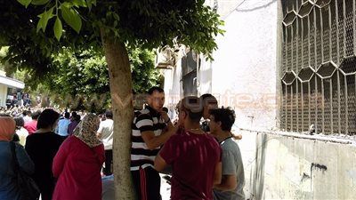 بالصور.. 5 طرق يستخدمها متظاهرو «التعليم» للهرب من حرارة الشمس