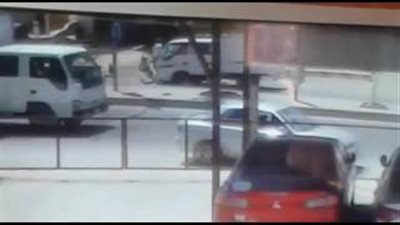 بالفيديو.. لحظة دهس حافلة مجموعة من الأشخاص أثناء مشاجرة بينهم