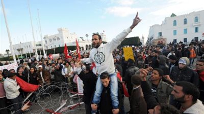 المعارضة التونسية تهدد بتصعيد الاحتجاجات لإقالة الحكومة