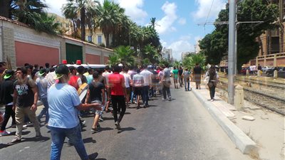 بالفيديو.. مسيرة لطلاب الثانوية تسبب شللا مروريا بالإسكندرية