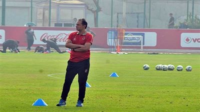 أيوب يقود تدريبات الأهلي غدًا في غياب حسام البدرى