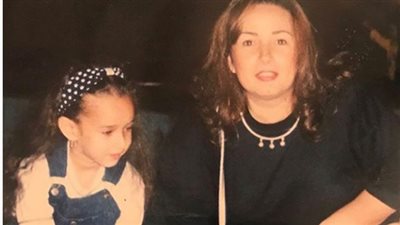 هنا الزاهد تنشر صورا مع والدتها: «الحياة بدأت بحب والدتى»