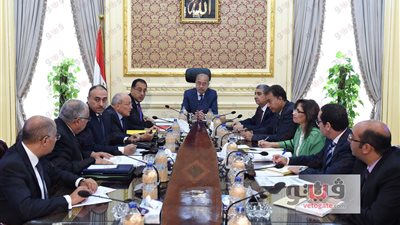 رئيس الوزراء يعقد اجتماعا لمراجعة تأثير فروق سعر الصرف على التوريدات