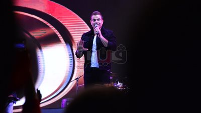 عمرو دياب يوقف حفله في «كايرو فيستيفال» لهذا السبب