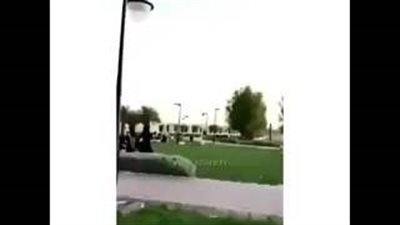 بالفيديو.. شاهد ماذا فعلت فتاة سعودية في حديقة مكدسة بالقمامة