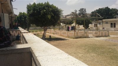 بالفيديو والصور.. محافظة شمال سيناء تأمر النازحين بـ«نزل شباب العريش» بإخلاء المباني.. الأهالي يرفضون ويطالبون بتوفير أماكن بديلة آمنة.. «أبو جهاد»: تركنا ديارنا في الشيخ زويد ونخش