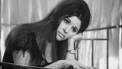 بالفيديو.. أشهر أعمال سعاد حسنى وصلاح جاهين معًا.. مستشفى موسكو تشهد أول لقاء بينهما.. تبناها فنيًا وقدم لها أروع كلماته.. «صباح الخير يامولاتى» هديتهما للأم.. و«وقف الشريط» تصف حا