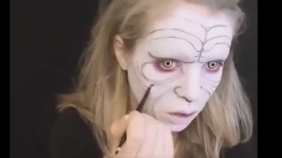 بالفيديو.. فتاة حسناء تحول نفسها لشخصيات مرعبة بالمكياج