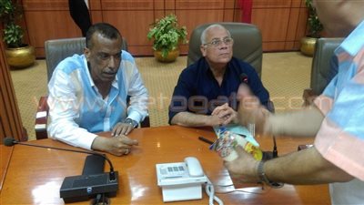 محافظ بورسعيد يعنف «وكيل التموين»: «الأسعار مولعة ليه»