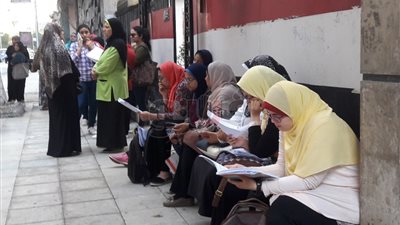 الحكومة تنفي اقتصار أسئلة امتحانات الثانوية على النماذج الاسترشادية فقط