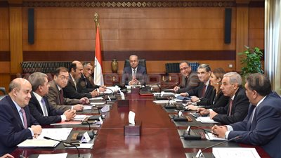 شريف إسماعيل: توفير الطاقة الكهربائية لتلبية الاحتياجات السكانية