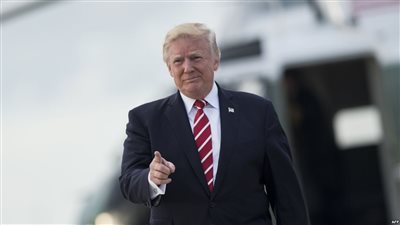 ترامب يوقع قانون مراقبة الإنترنت دون إذن قضائي