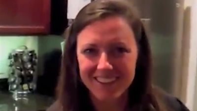 شاب يعد خطة محكمة لطلب يد حبيبته (فيديو)