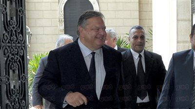 وزير خارجية اليونان يصل القاهرة