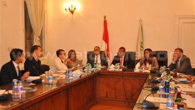 محافظ الجيزة يبحث مع الوكالة الفرنسية للتنمية تطوير «شمال إمبابة»