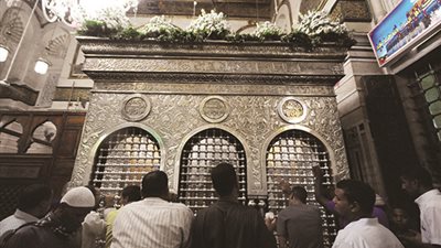 العتبات المقدسة.. ممنوع الاقتراب