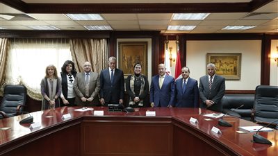 جهاز تنمية المشروعات والأهلي المصري يوقعان عقدا بمبلغ 400 مليون جنيه