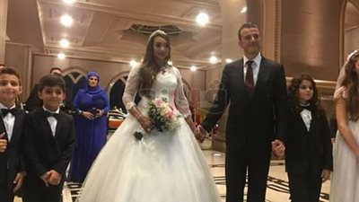 صور زواج فتاة سودانية بمدير شركة لامبورجيني تشعل «فيس بوك»