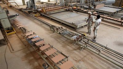 فض اعتصام عمال الخزف والصيني بعد صرف أرباح 3 أشهر