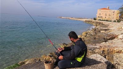 بالصور.. هواة الصيد بالبحيرة يودعون الموسم بلا أسماك