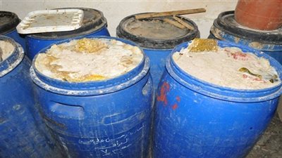 ضبط 4.5 أطنان مخلل ورنجة وملح فاسد و20 ألف عبوة كلور في الغربية