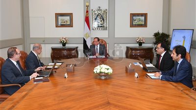 السيسي يكلف الحكومة بالانتهاء من تشييد المدن الجديدة في المواعيد المقررة.. يشدد على تطوير البنية التحتية.. ويؤكد على رفع مستوى الخدمات المقدمة للمواطنين