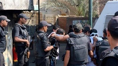 النيابة تأمر بضبط وإحضار متهمين شرعوا في قتل أمين شرطة بالعياط