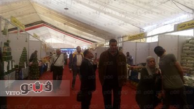 بالصور.. إقبال على معرض السلع الغذائية المخفضة بالجيزة
