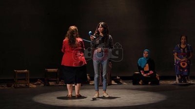 بالصور.. افتتاح العرض المسرحي الأمريكي «حكايات خط الأم» برؤية مصرية